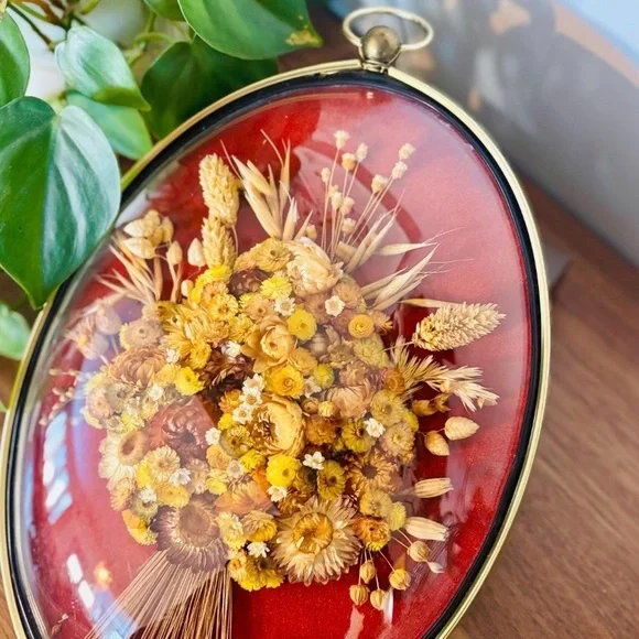 Vintage Belgian Floral Wall Art – Dried Flower Bouquet in Red Velvet Oval Frame - Picture 2 of 11